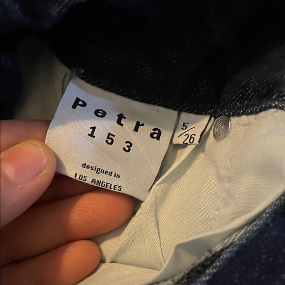 NWOT Distressed Women’s Jeans       Size 5/26 - Picture 3 of 6